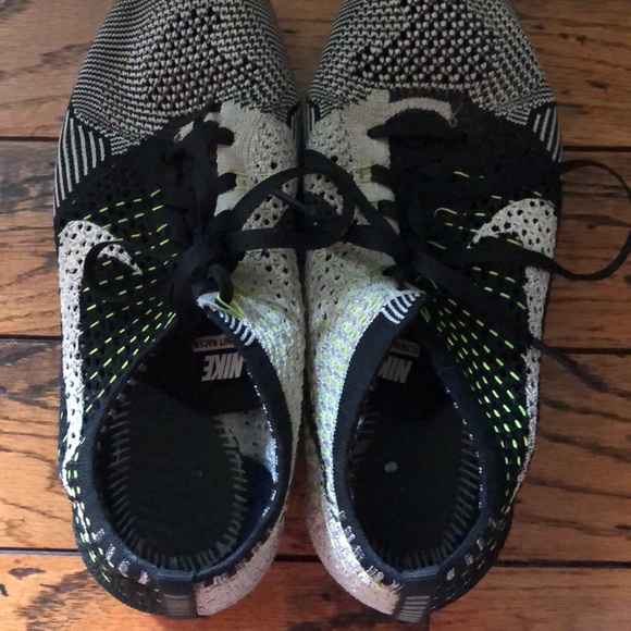 NIKE RUNNING SHOE - Picture 2 of 3